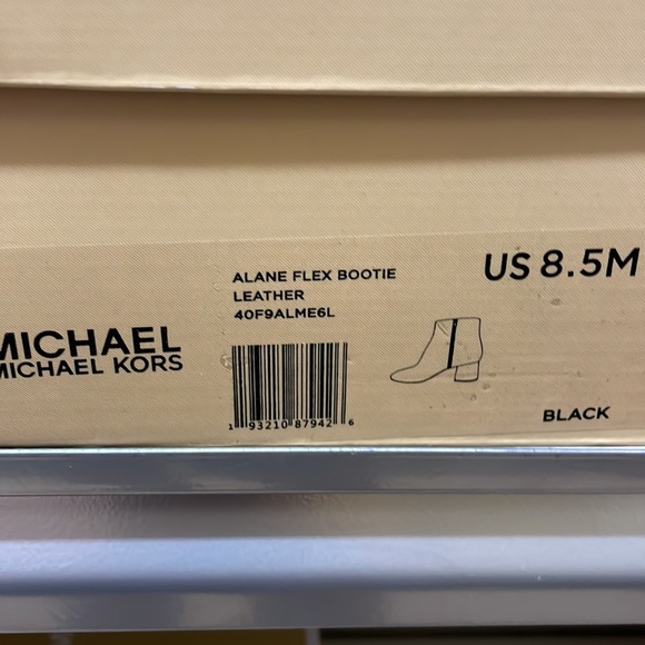 NIB $165 MICHAEL KORS Alane Pebbled Leather Ankle Boots - Picture 7 of 8